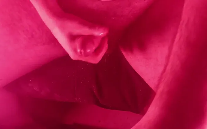 Au79: Masturbating with an Overhead View with Nice Red Lights