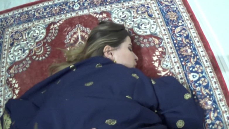 Amateur Homemade Porn: I Fucked My Egyptian Stepsister When Our Parents Are Outside
