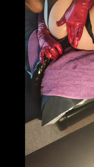 Sallyann: Dildo raksasa