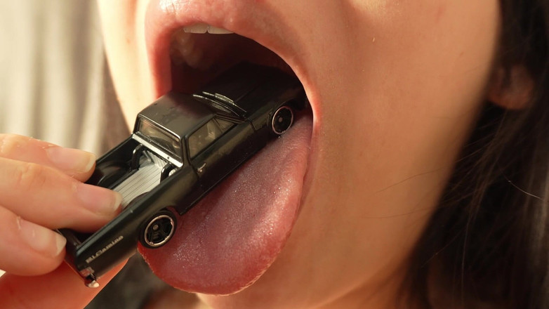 AmayaMori: Drobné auto Obrovská zábava Obryně zlobí se svou novou hračkou