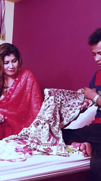 18-jarige kleermaker misleidde seks met rijke nri-vrouw! Desi ondeugende vrouw