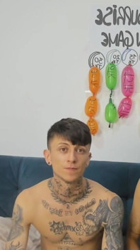 Pareja Bailando Y En Cámara