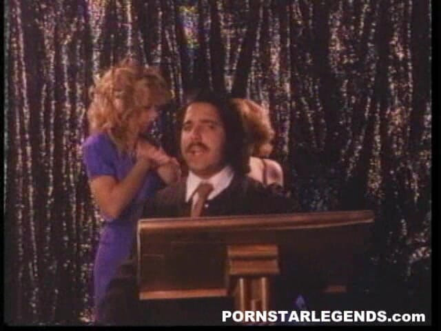 Pornstar Legends: Ron Jeremy chơi tay ba