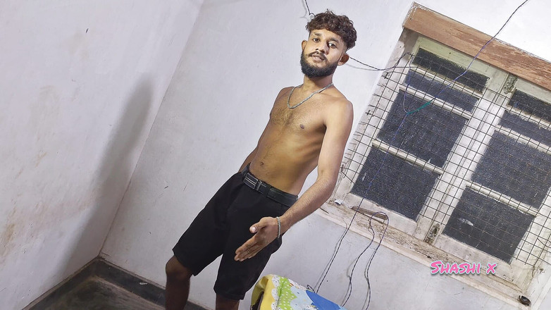 Shashi X: 18letá náctiletá nevlastní sestra přišla o panenství se svým nevlastním...