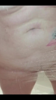 Love peeing in the shower