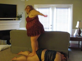 BBW nurse Vicki adventures with friends: Nv walks on ssbbw Angie Kimber's back