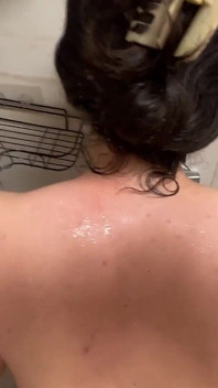 シャワーでの激しいセックス