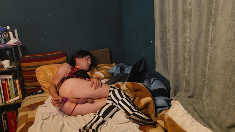Anna Sissy: Follando mi agujero hasta orgasam