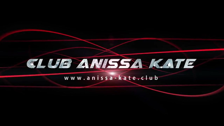 Club Anissa Kate: La prothésiste punit sexuellement ses deux employés