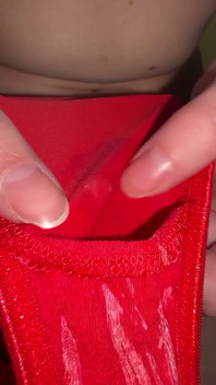 Dekat ovulasi pepek selepas seks - Lubang merah jambu basah penuh dengan lendir langsing & bercakap pembiakkan