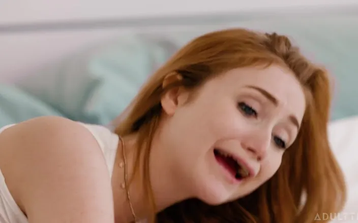 Adult Time: Adult time - Scarlet Skies faz namorado inseguro provar que ele...