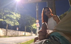ksalnovinhos: 見知らぬ美人の隣のバス停でヤバいオナニー!