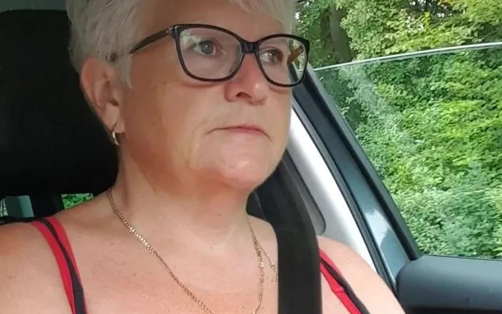 Uk Joolz: Naked tits while driving!