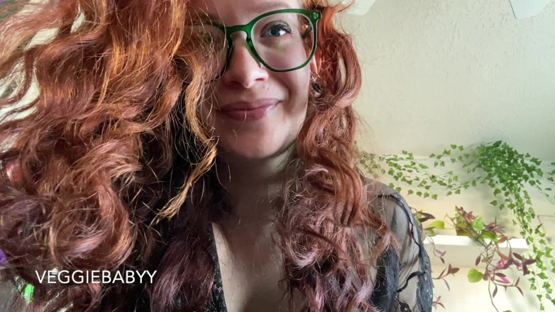 Veggiebabyy: I Spit in Ur Mouth While U Fuck My Hand
