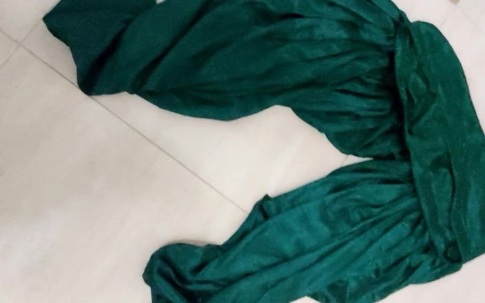 Satin And Silky: Saténové hedvábné honění porno - honění se zeleným saténem Salwar od...
