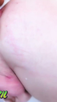 Sexy bionde shemale sperma in masturbazione