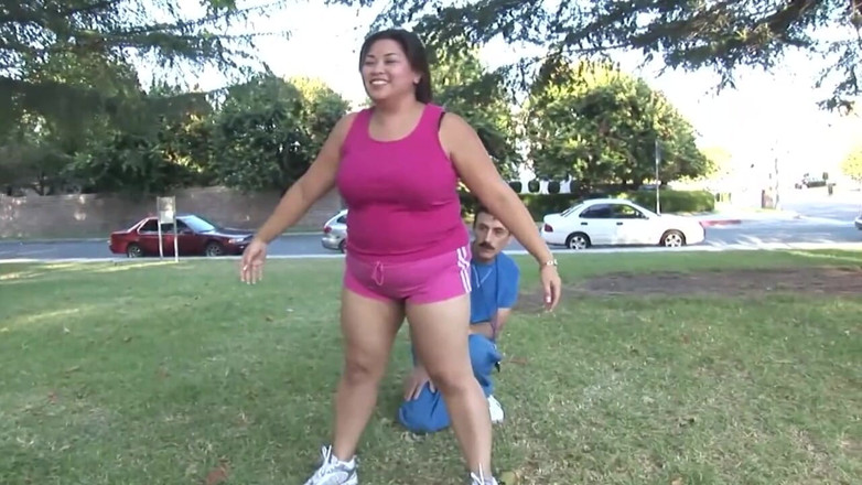 2 much love: Una troia asiatica grassa per un grosso cazzo maturo