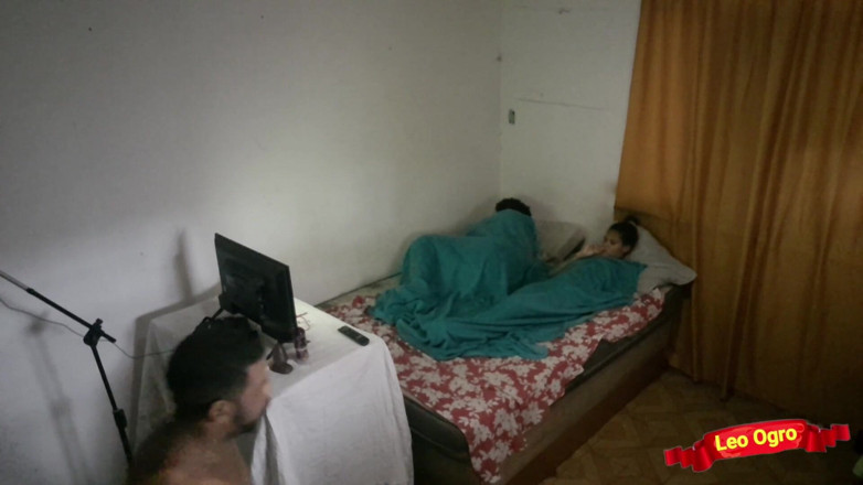 LeoOgro: I entered the room, my stepdaughter was watching the Flamengo...