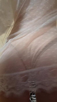 Elza Kom Ass Worship