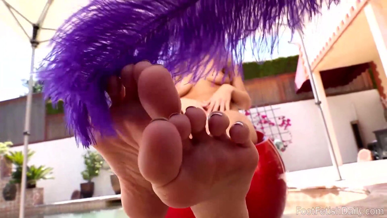 Foot Fetish Daily: Jill Kassidy Feather Tickle