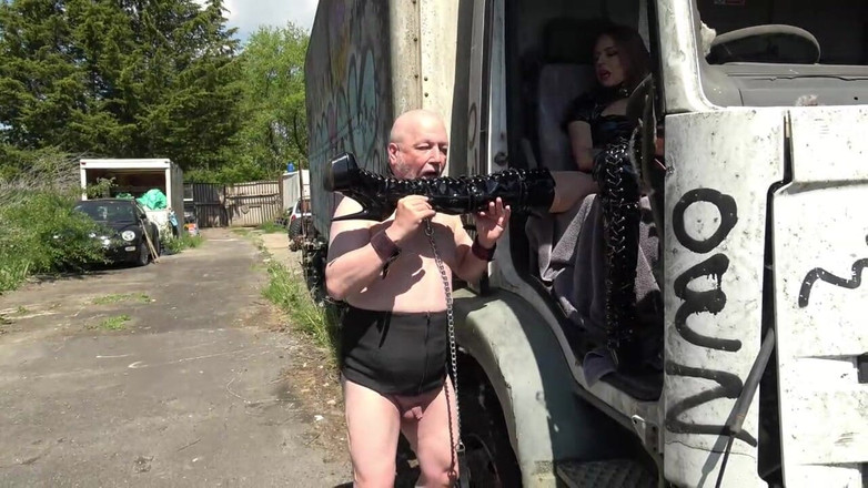 Lady boss: Испытания - Поклонение сапогам