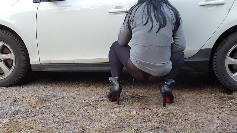 SaraSub75: Plassen in mijn panty
