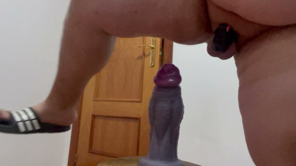 esclavo_masoca-91: Yeni Dildo 42cm X 10cm Aşırı Genişleme ve Masoşist Orospu Kendini Cezalandırıyor