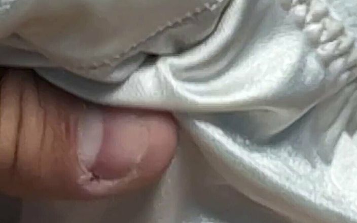 Bigbrook45: Éjaculation dans une culotte pisse en sueur