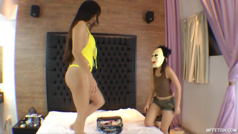 Sapphic Latinas: Gnadenloses gesicht, königin Cristiane zerstört