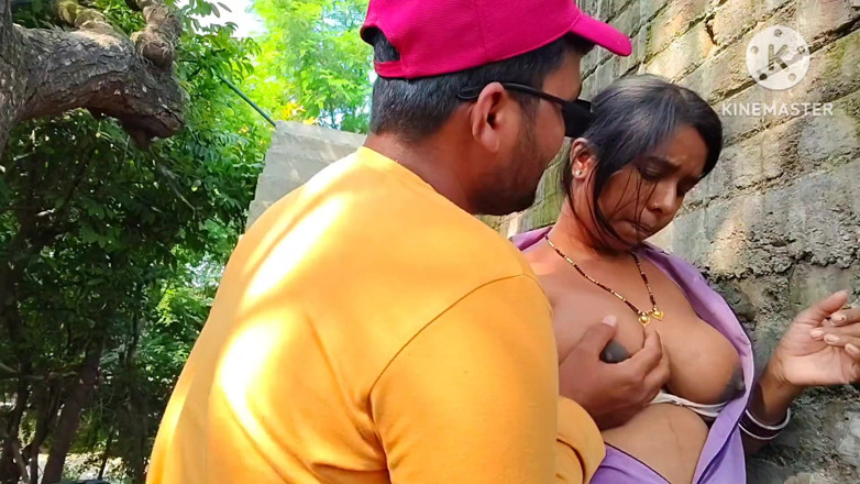 Premi pooja: Unbekannter mann und heißes bhabhi im freien haben spaß
