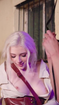Chloe Amour和gia ohmy用手指互相啪直到他们射精 - 巫师色情角色扮演模仿