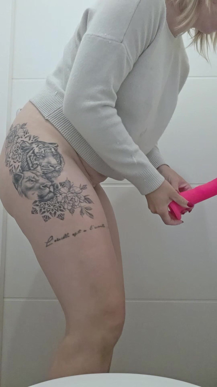 GIULIANA_OFFICIEL: Malý Francouz To Se Cítí Dobře V Koupelně A Mega...