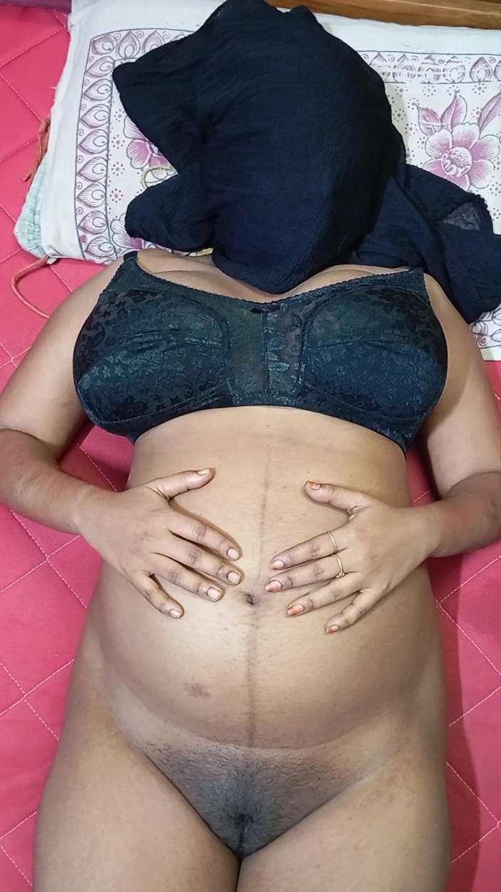 BeautyAnu: Une tatie indienne à gros nichons se fait baiser par un...