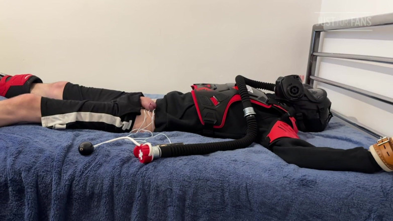 Inmate Cody and SubEdgeX: Twink em Mx Gear é atormentada
