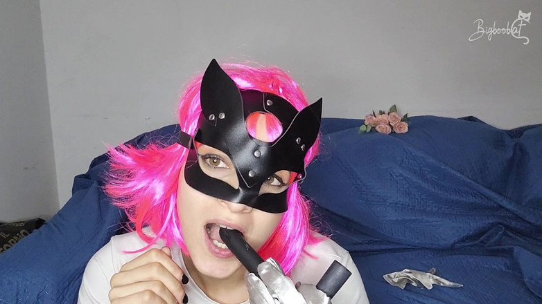 BigBoobCat: Toket besar alamiku lagi nungguin tatapanmu saat aku lagi asik...