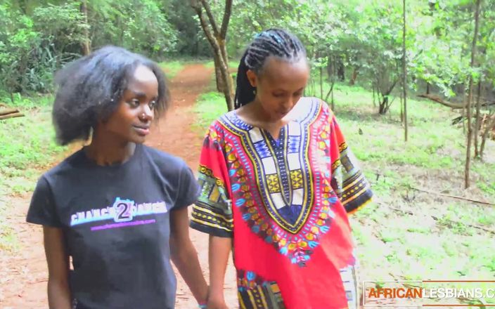 African Lesbians: 素人アフリカ黒檀レズビアンがマンコを喰らって潮吹き!