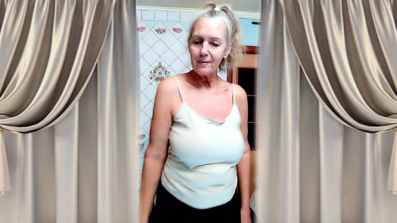 Lukerya: Casalinga Bollente Lukerya in Un Ambiente Domestico