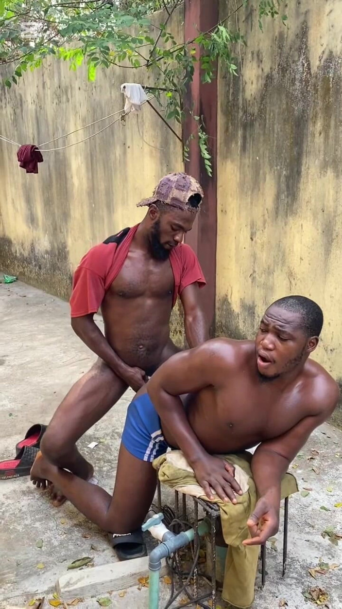 BlackDanie_production: Foraj în curtea din spate 3