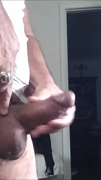 Grande martelo mega grosso atira uma carga maciça