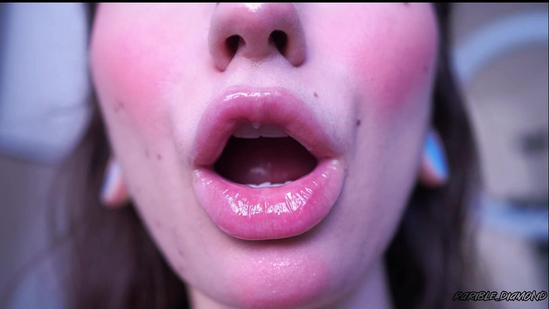 Rarible Diamond: Natte plakkerige Lipgloss kus