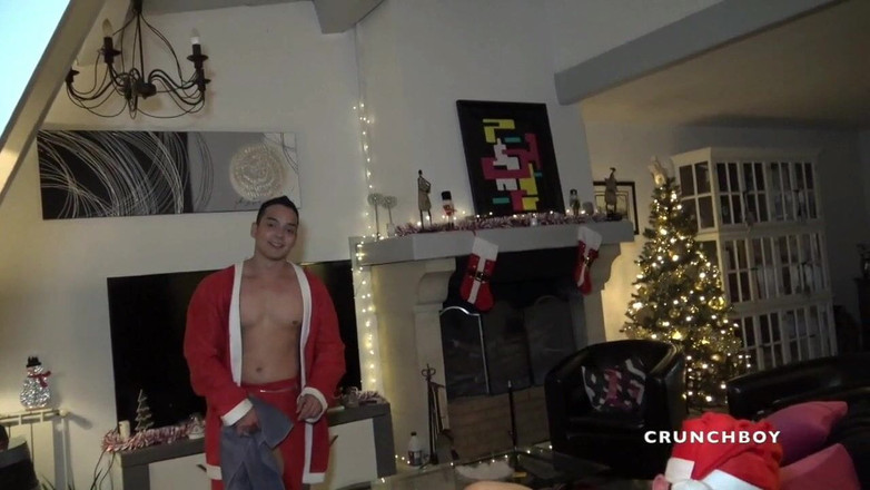 RAW FUCK CLUB FETISH OUTFITS ATTACK: Prosty chłopak zerżnięty przez Latynosa na bożonarodzeniowa niespodziankę