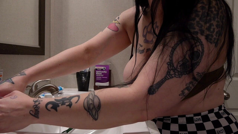 GothBunny6669: Dani의 주간 밤 의치 루틴