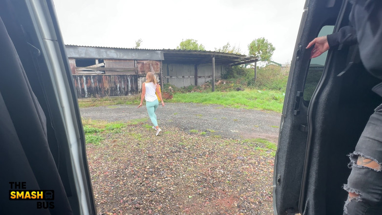 Kourtneyinked: Smashbus - dominación lésbica con Callie Roks