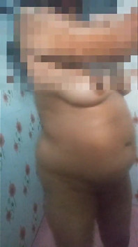 Desi-style sexy tanz im badezimmer, sexy tante mit dickem arsch