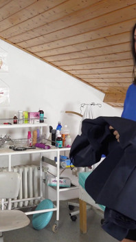 Teste de sensibilidade genital de uma estudante universitária nua Juliia