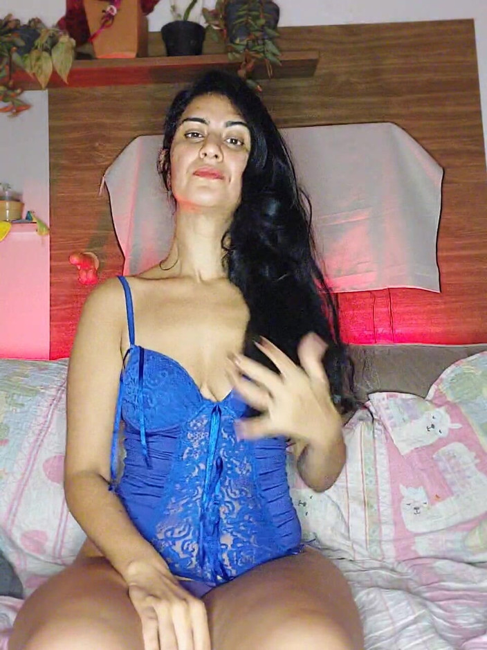 Renatinharj: Vanessainha se expune în lenjeria ei albastră - partea 1