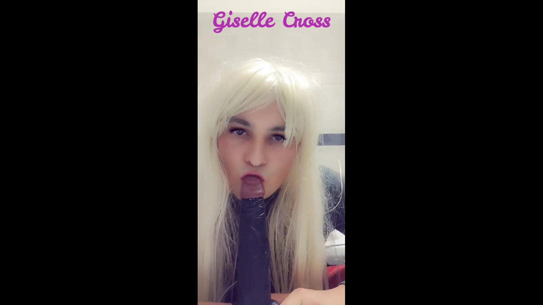 Giselle Cross: Grote zwarte lul dildo diep in keel training