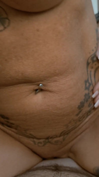 Quente tatuada milf peituda fode - peitos tatuados saltando selvagem