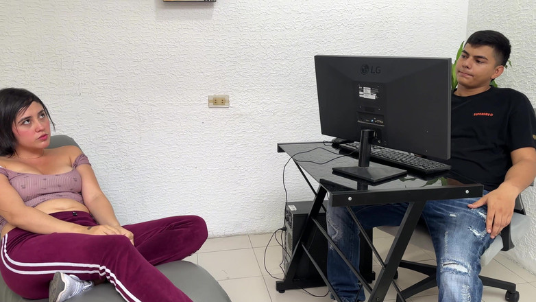 Manuela sex: Young Stranger Pretends to Be a Psychologist as an Excuse...