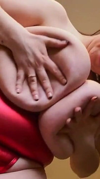 Y tá Alice Big Jugs cảm thấy